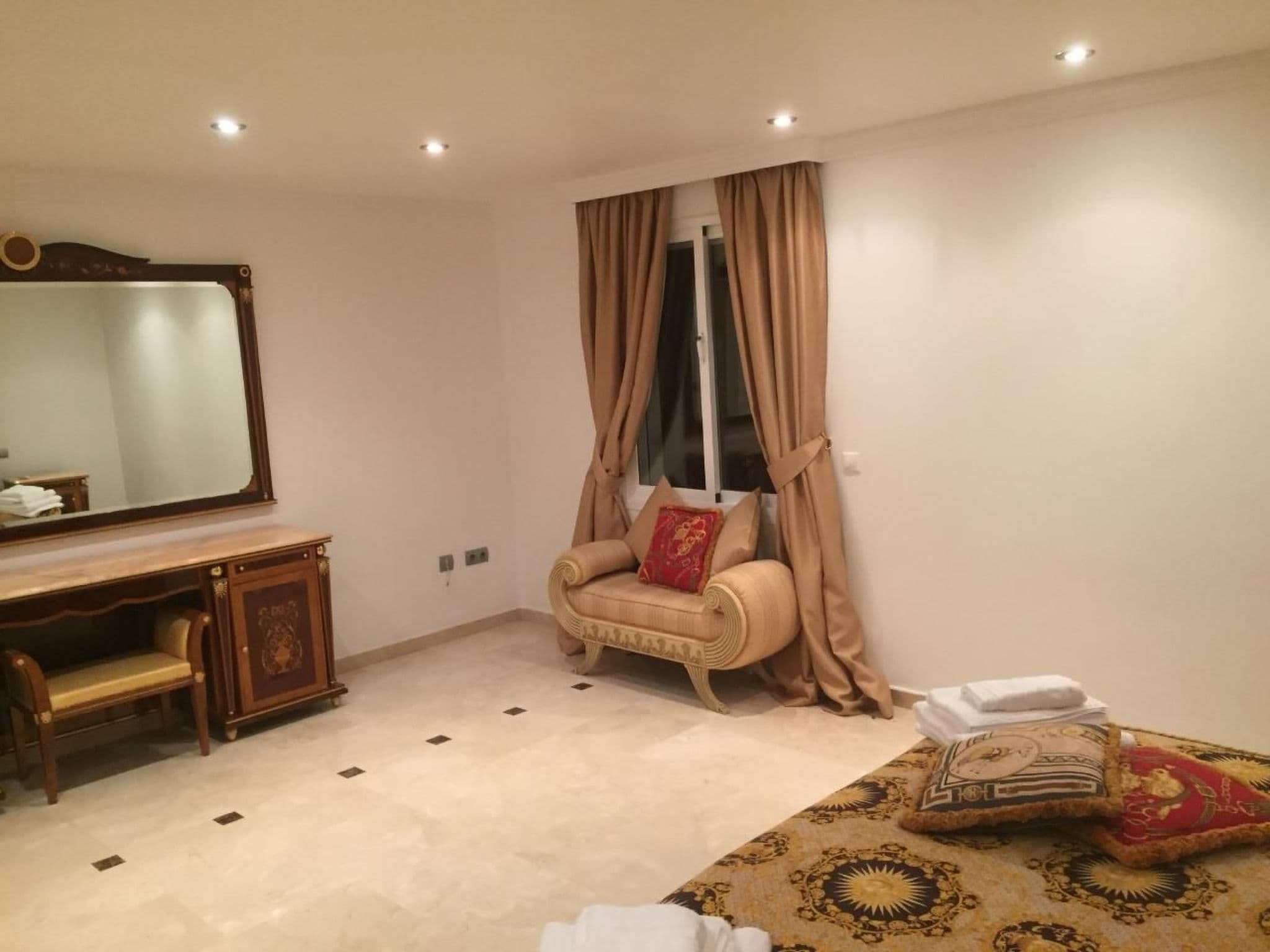 Property gallery — 3