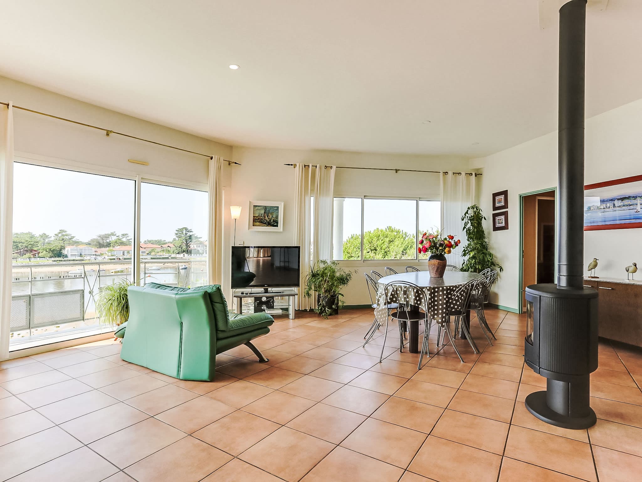 Property gallery — 3