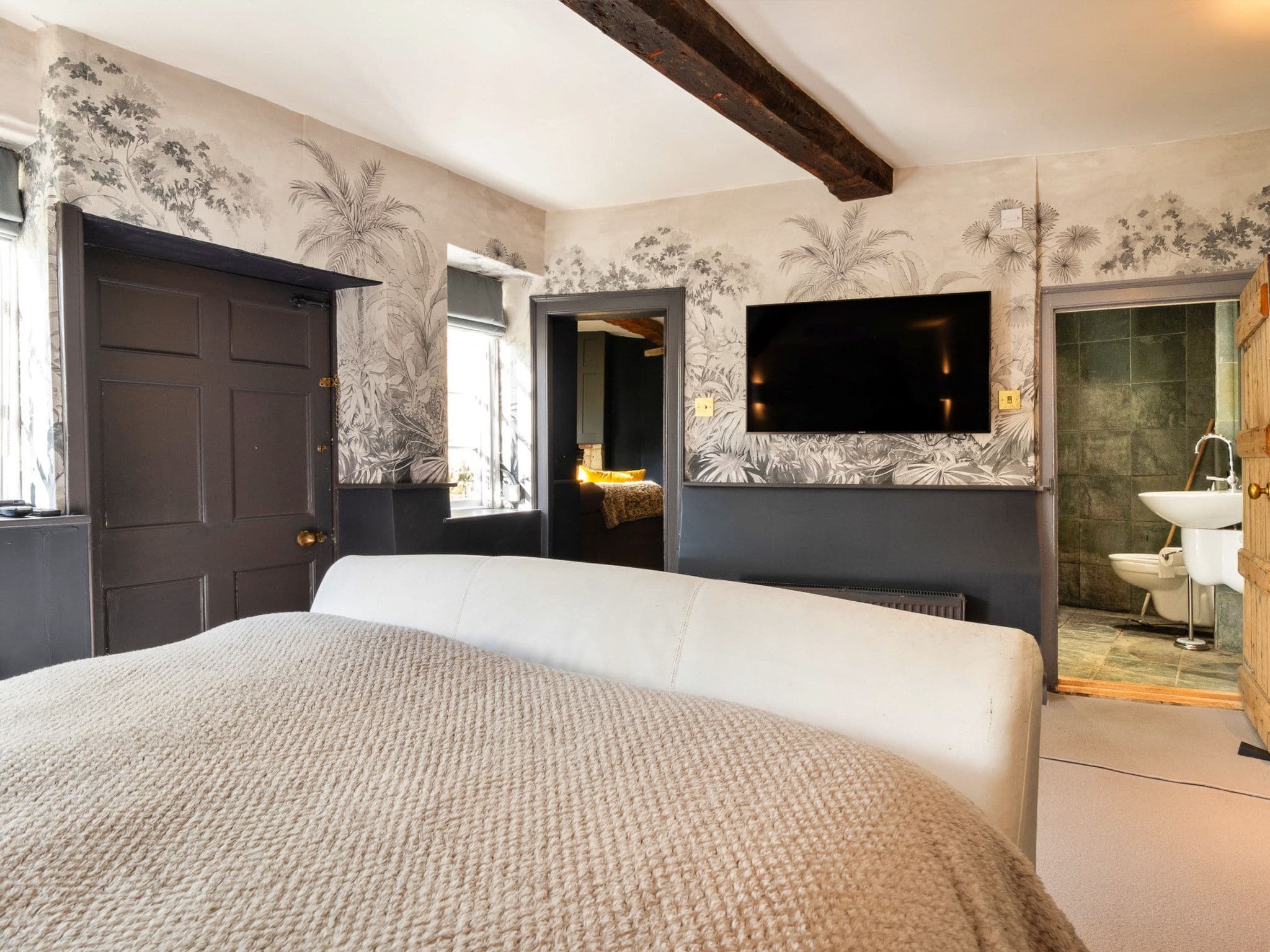 Property gallery — 3