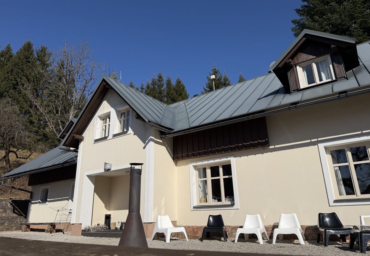 Villa in Mladé Buky -  Mlade Buky KJH348