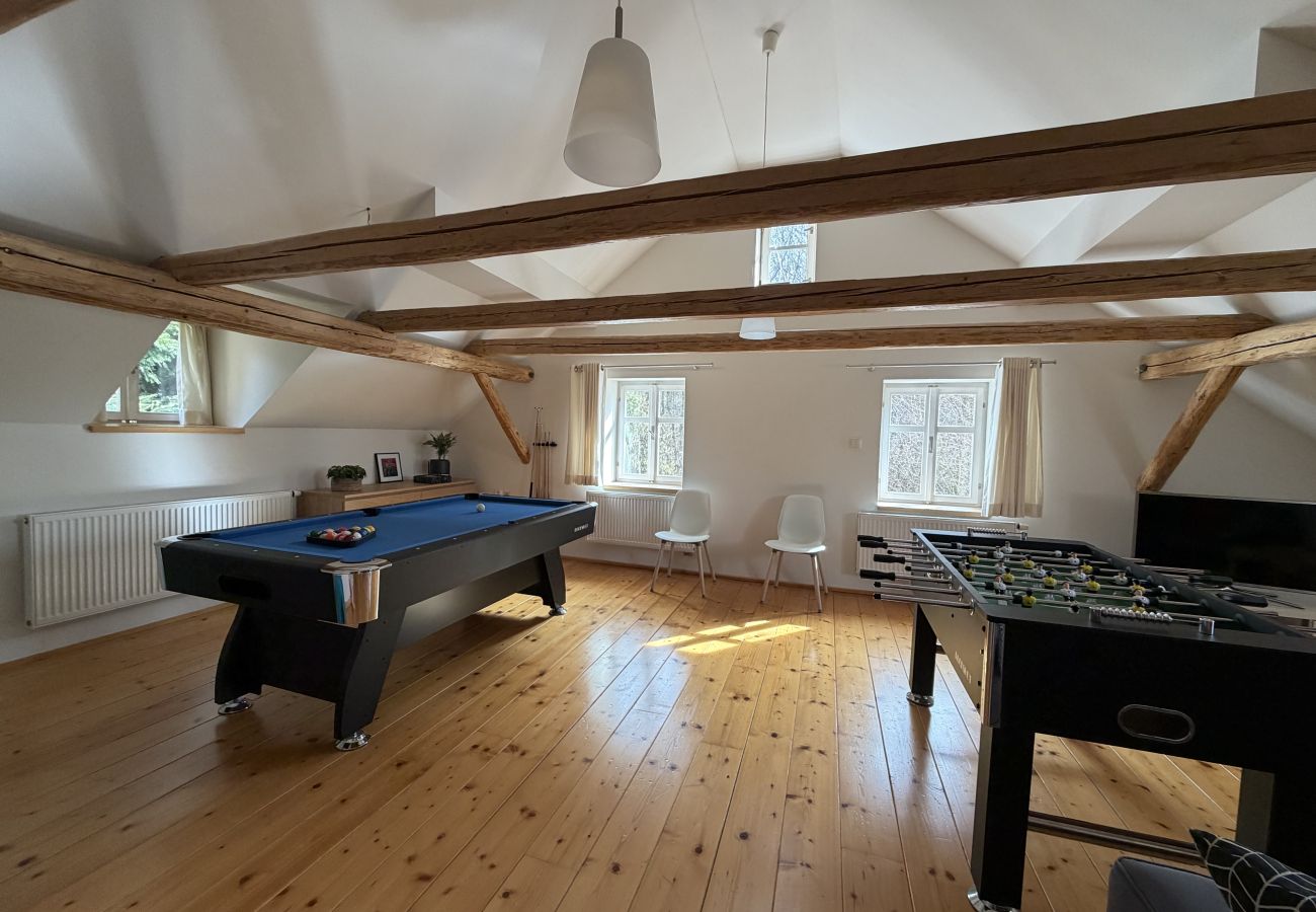 Villa in Mladé Buky -  Mlade Buky KJH348