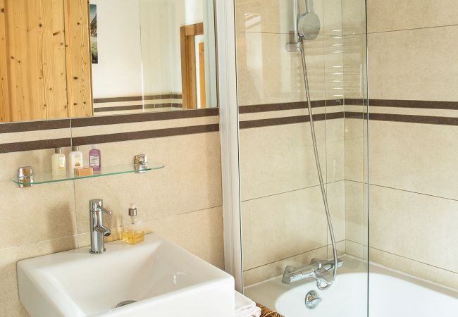 Chalet in Chamonix-Mont-Blanc - Chalet Grand Cru for 10 people with Jacuzzi Chamonix Holidays Chalet in Chamonix-Mont-Blanc - Chalet Grand Cru for 10 people with Jacuzzi Chamonix Holidays
