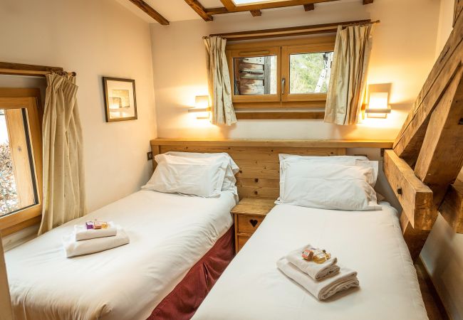 Chalet in Chamonix-Mont-Blanc - Chalet Grand Cru for 10 people with Jacuzzi Chamonix Holidays Chalet in Chamonix-Mont-Blanc - Chalet Grand Cru for 10 people with Jacuzzi Chamonix Holidays