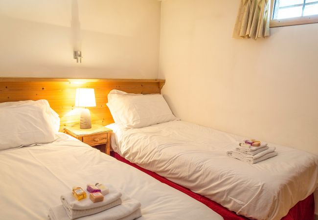 Chalet in Chamonix-Mont-Blanc - Chalet Grand Cru for 10 people with Jacuzzi Chamonix Holidays Chalet in Chamonix-Mont-Blanc - Chalet Grand Cru for 10 people with Jacuzzi Chamonix Holidays