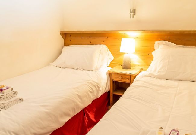 Chalet in Chamonix-Mont-Blanc - Chalet Grand Cru for 10 people with Jacuzzi Chamonix Holidays Chalet in Chamonix-Mont-Blanc - Chalet Grand Cru for 10 people with Jacuzzi Chamonix Holidays