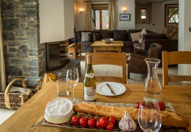 Chalet in Chamonix-Mont-Blanc - Chalet Grand Cru for 10 people with Jacuzzi Chamonix Holidays Chalet in Chamonix-Mont-Blanc - Chalet Grand Cru for 10 people with Jacuzzi Chamonix Holidays