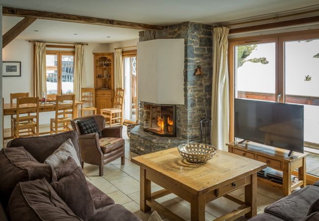 Chalet in Chamonix-Mont-Blanc - Chalet Grand Cru for 10 people with Jacuzzi Chamonix Holidays Chalet in Chamonix-Mont-Blanc - Chalet Grand Cru for 10 people with Jacuzzi Chamonix Holidays