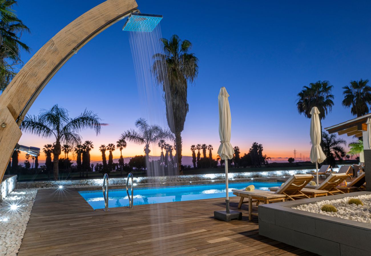 Villa in Adeje - Villa Sunset Golf Retreat