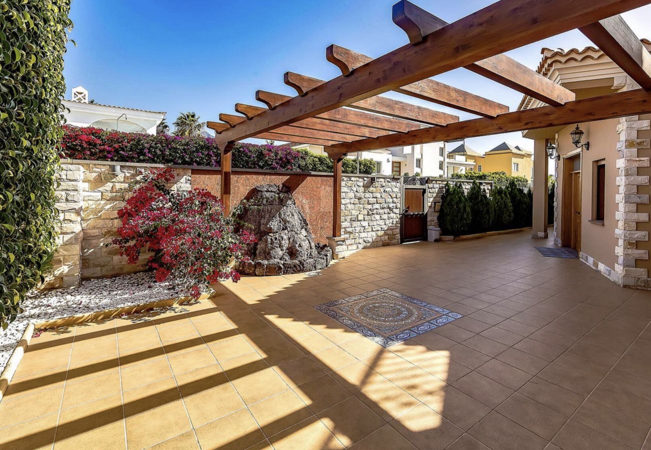 Villa in Adeje - Serenity by the Green