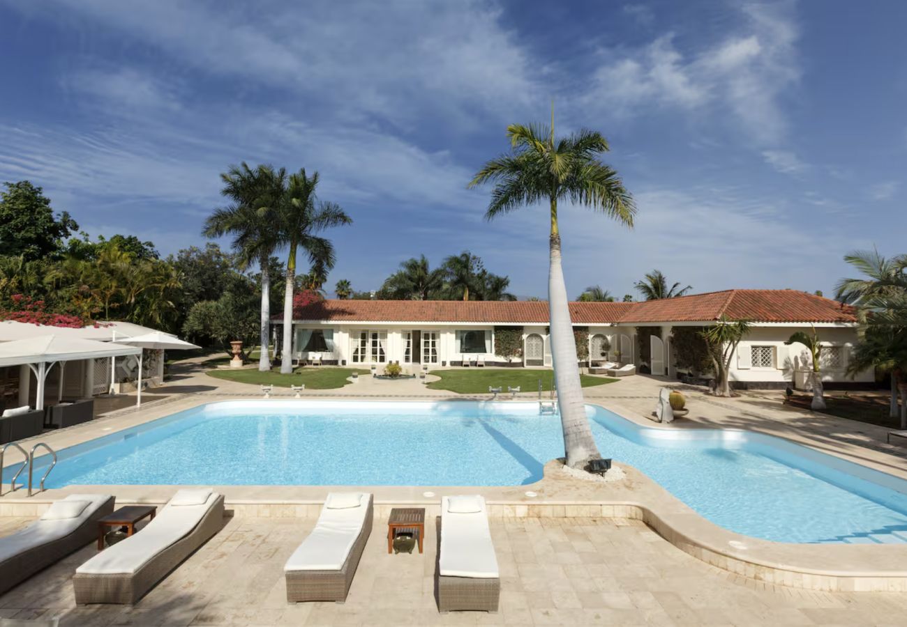 Villa in San Bartolomé de Tirajana - Sunset Luxe Retreat