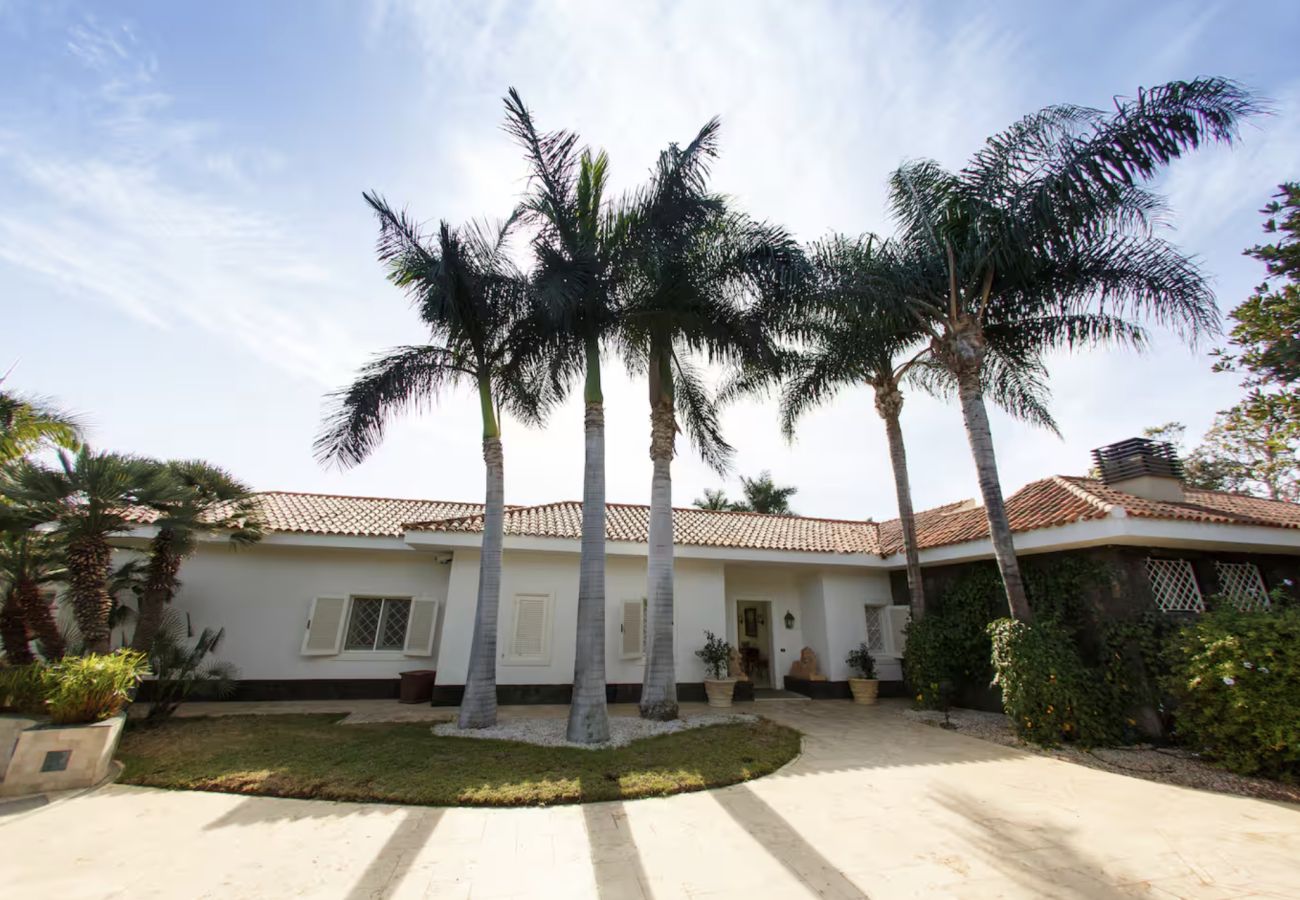 Villa in San Bartolomé de Tirajana - Sunset Luxe Retreat