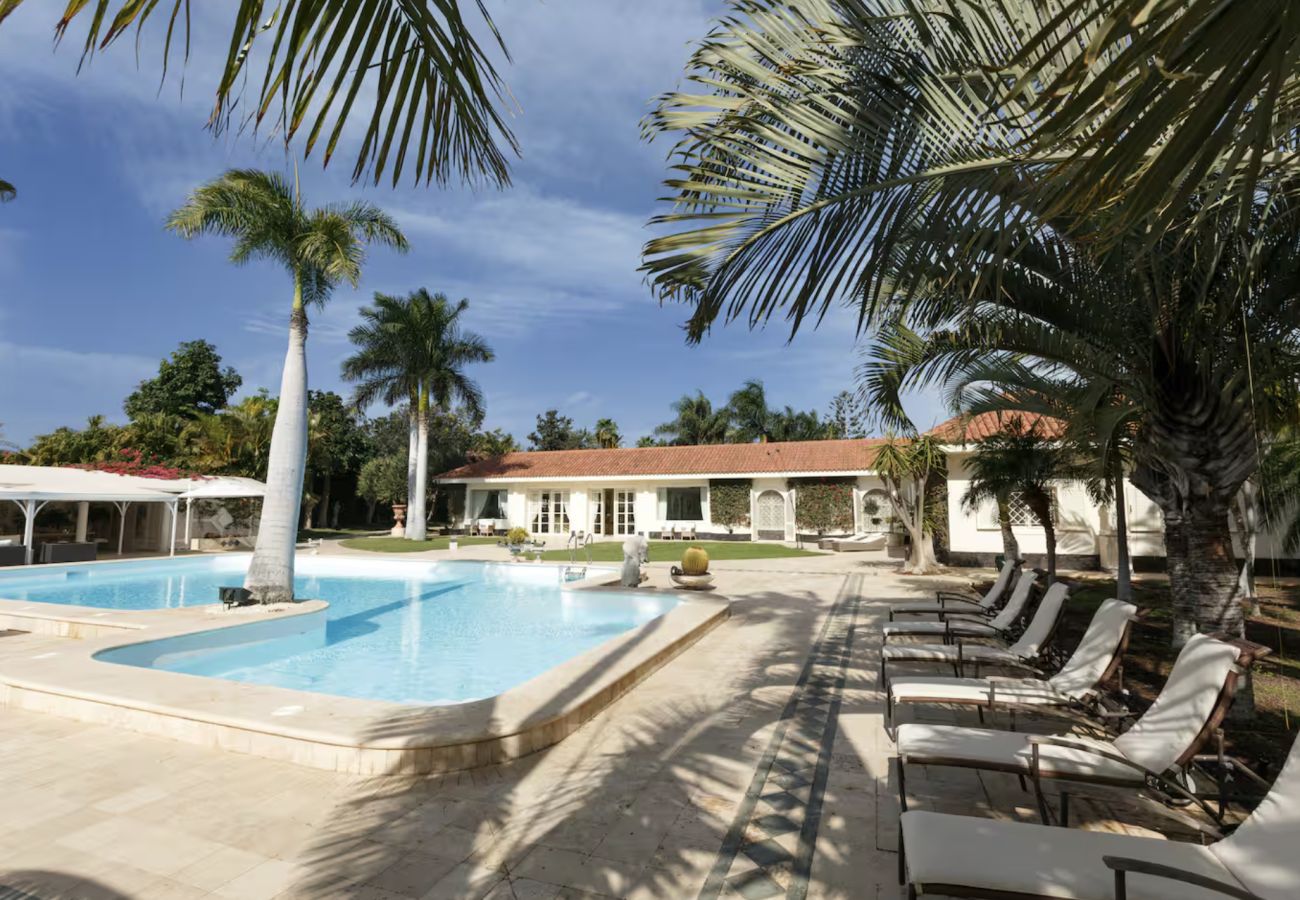 Villa in San Bartolomé de Tirajana - Sunset Luxe Retreat