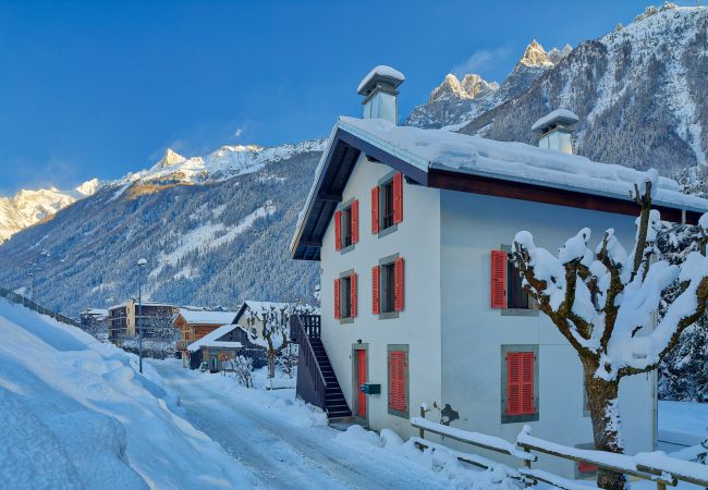 Apartment in Chamonix-Mont-Blanc - Apartment Serenite. Chamonix Holidays. Town Centre. Spacious. Quiet location Apartment in Chamonix-Mont-Blanc - Apartment Serenite. Chamonix Holidays. Town Centre. Spacious. Quiet location