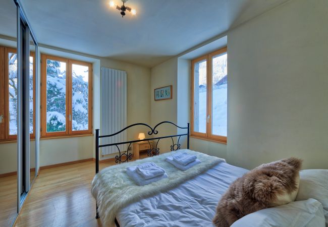 Apartment in Chamonix-Mont-Blanc - Apartment Serenite. Chamonix Holidays. Town Centre. Spacious. Quiet location Apartment in Chamonix-Mont-Blanc - Apartment Serenite. Chamonix Holidays. Town Centre. Spacious. Quiet location