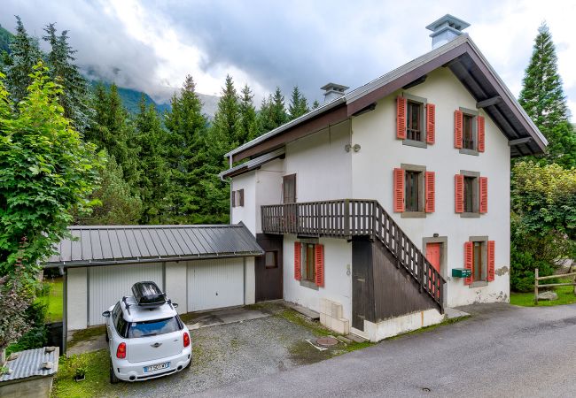 Apartment in Chamonix-Mont-Blanc - Apartment Serenite. Chamonix Holidays. Town Centre. Spacious. Quiet location Apartment in Chamonix-Mont-Blanc - Apartment Serenite. Chamonix Holidays. Town Centre. Spacious. Quiet location