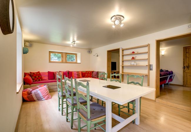 Apartment in Chamonix-Mont-Blanc - Apartment Serenite. Chamonix Holidays. Town Centre. Spacious. Quiet location Apartment in Chamonix-Mont-Blanc - Apartment Serenite. Chamonix Holidays. Town Centre. Spacious. Quiet location