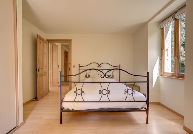 Apartment in Chamonix-Mont-Blanc - Apartment Serenite. Chamonix Holidays. Town Centre. Spacious. Quiet location Apartment in Chamonix-Mont-Blanc - Apartment Serenite. Chamonix Holidays. Town Centre. Spacious. Quiet location