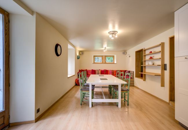 Apartment in Chamonix-Mont-Blanc - Apartment Serenite. Chamonix Holidays. Town Centre. Spacious. Quiet location Apartment in Chamonix-Mont-Blanc - Apartment Serenite. Chamonix Holidays. Town Centre. Spacious. Quiet location