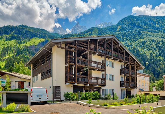Apartment in Chamonix-Mont-Blanc - Base Camp. Chamonix Holidays. Central Cham Apartment in Chamonix-Mont-Blanc - Base Camp. Chamonix Holidays. Central Cham
