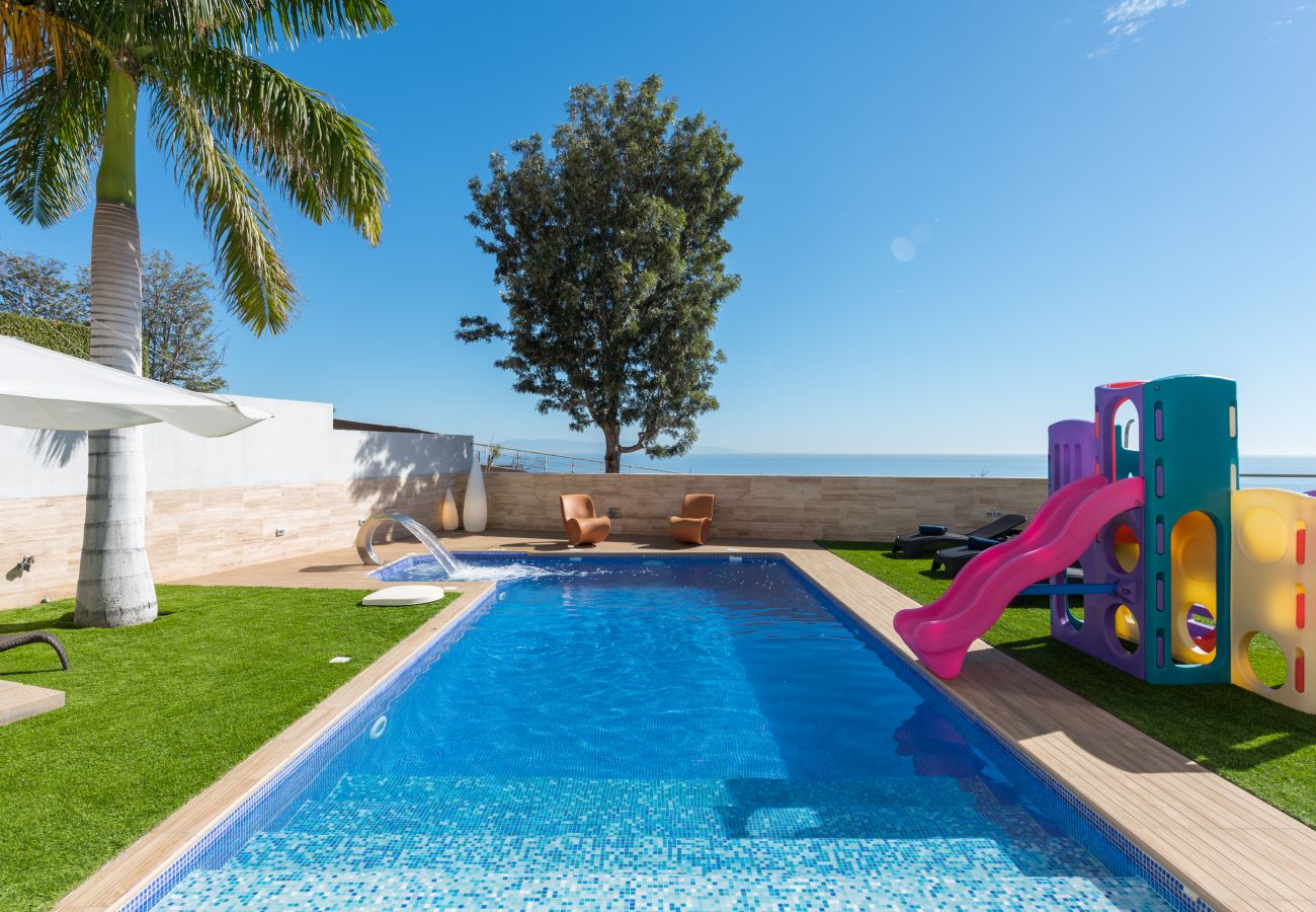 Villa in Santa Cruz de Tenerife - Villa with Sea Views, Pool, Gym, Cinema - HomeForGuest