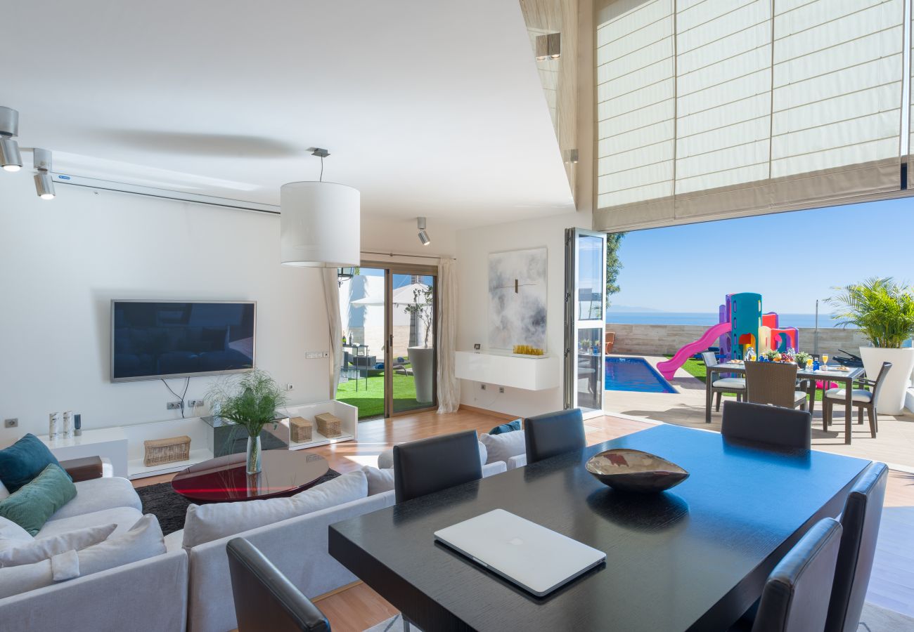 Villa in Santa Cruz de Tenerife - Villa with Sea Views, Pool, Gym, Cinema - HomeForGuest