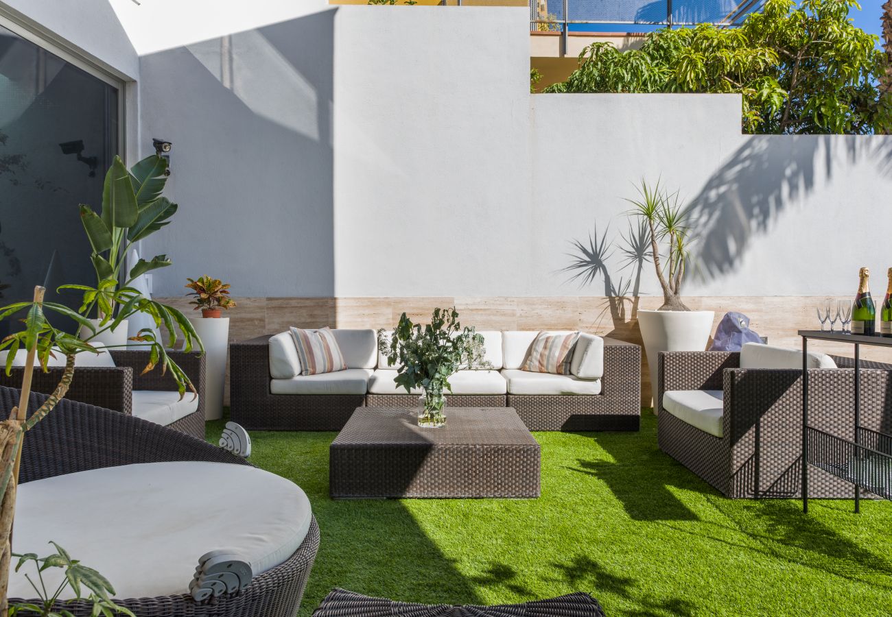 Villa in Santa Cruz de Tenerife - Villa with Sea Views, Pool, Gym, Cinema - HomeForGuest