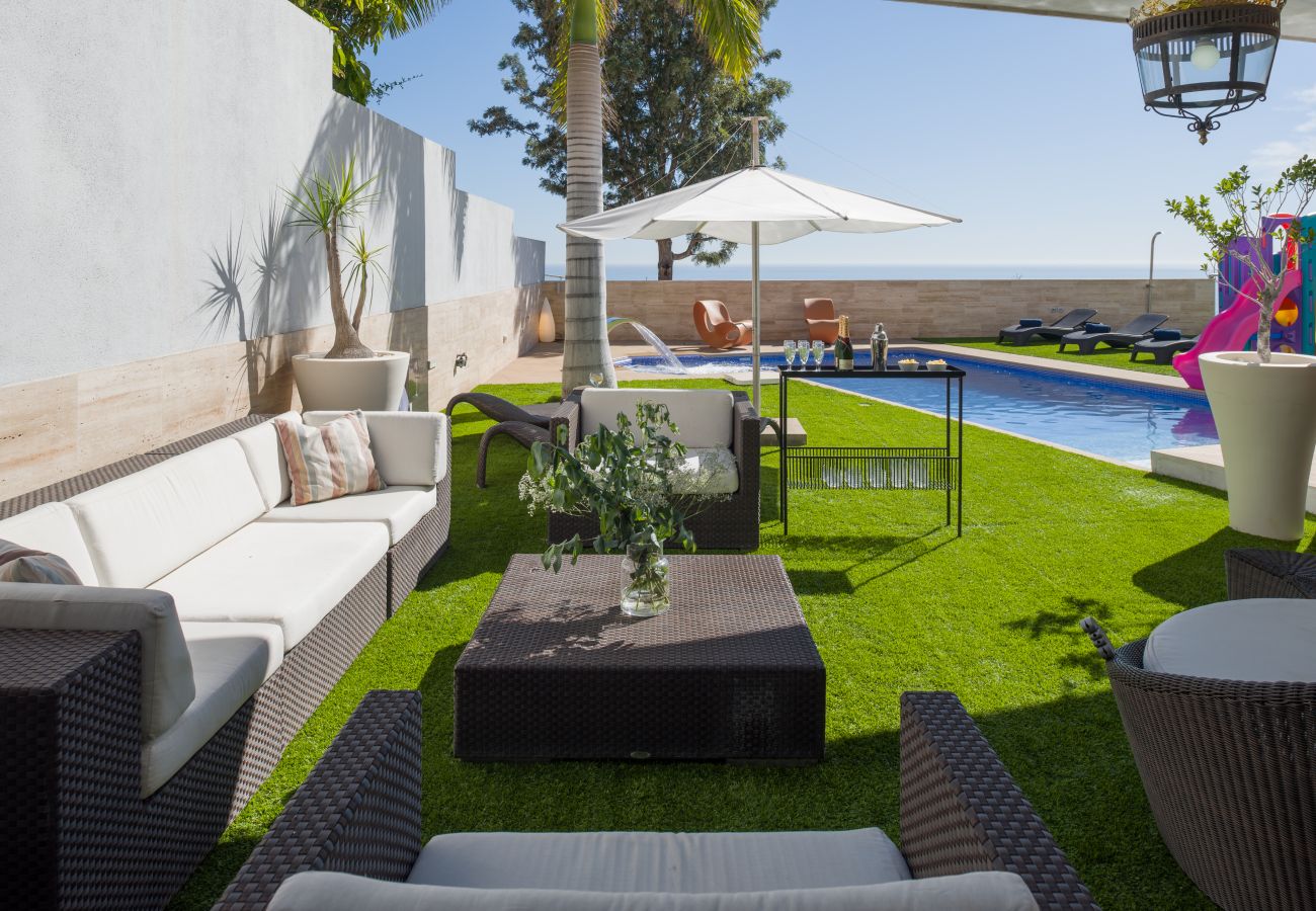 Villa in Santa Cruz de Tenerife - Villa with Sea Views, Pool, Gym, Cinema - HomeForGuest