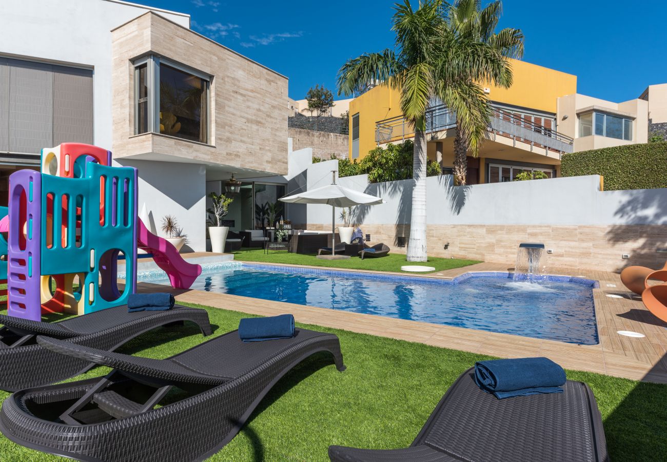 Villa in Santa Cruz de Tenerife - Villa with Sea Views, Pool, Gym, Cinema - HomeForGuest