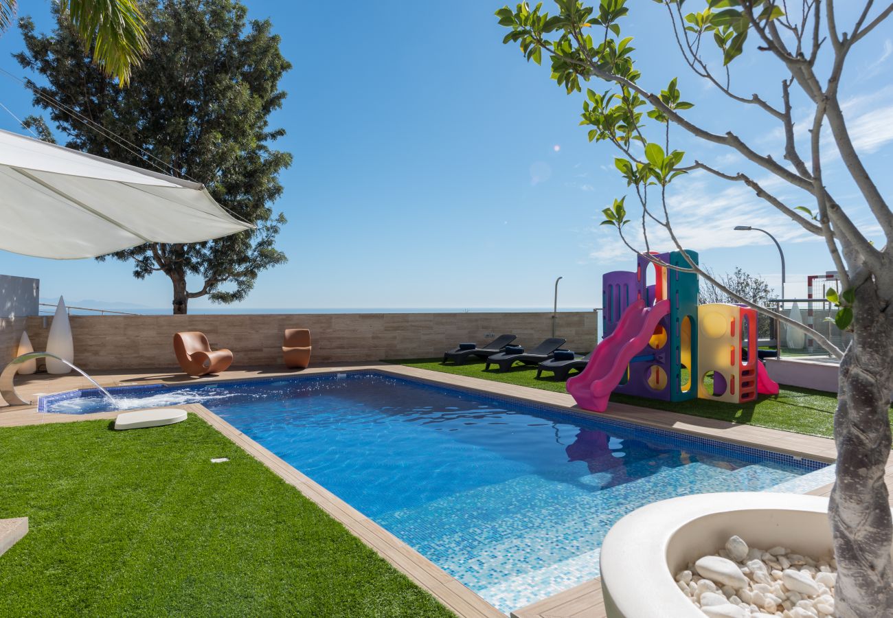 Villa in Santa Cruz de Tenerife - Villa with Sea Views, Pool, Gym, Cinema - HomeForGuest