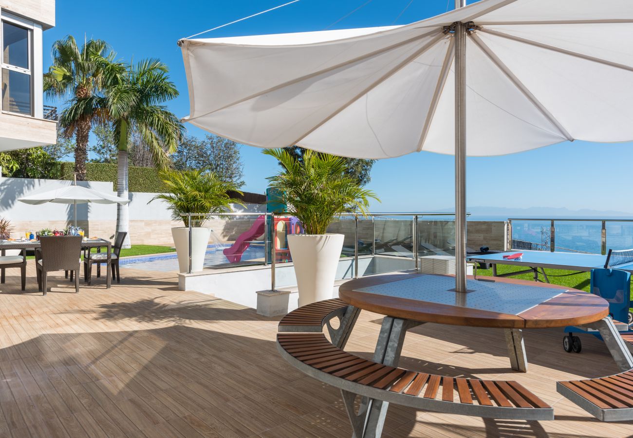 Villa in Santa Cruz de Tenerife - Villa with Sea Views, Pool, Gym, Cinema - HomeForGuest