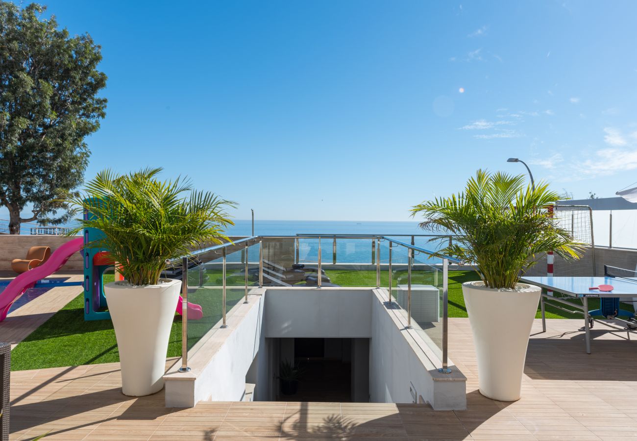 Villa in Santa Cruz de Tenerife - Villa with Sea Views, Pool, Gym, Cinema - HomeForGuest