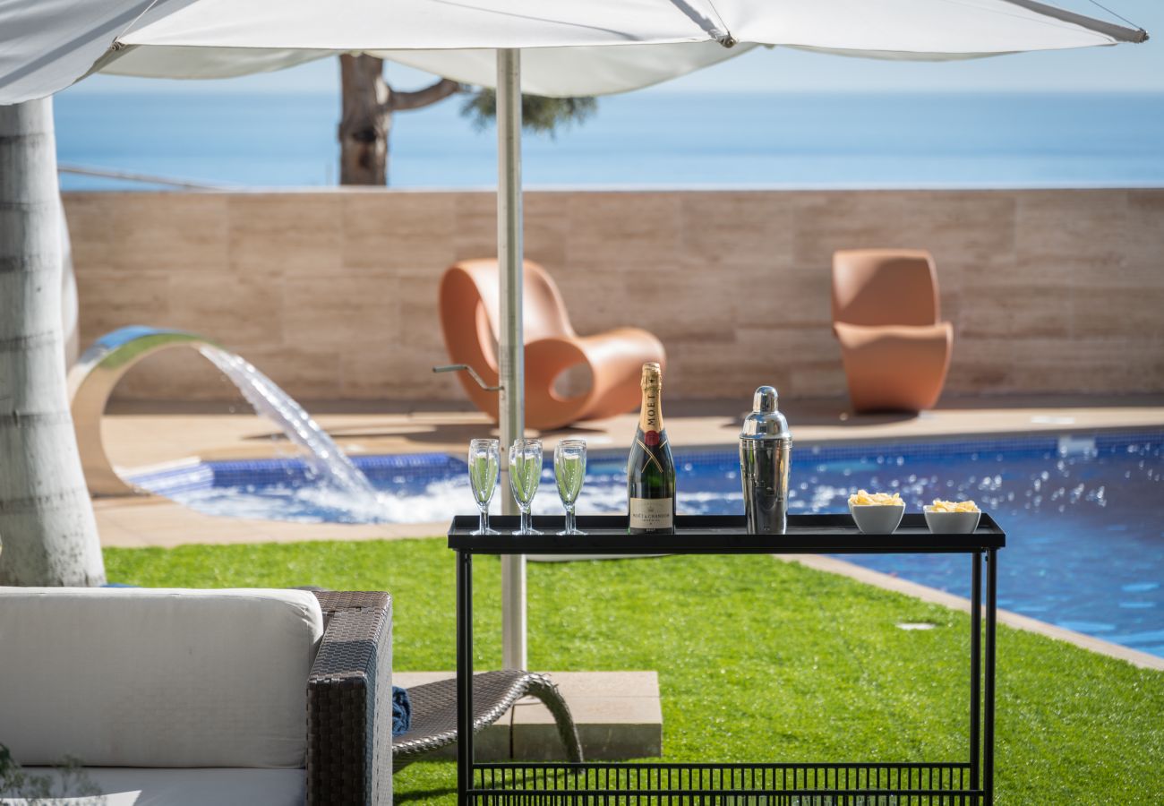 Villa in Santa Cruz de Tenerife - Villa with Sea Views, Pool, Gym, Cinema - HomeForGuest