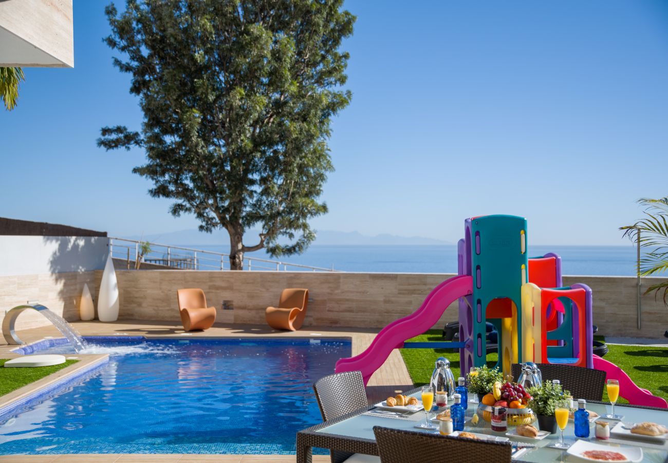 Villa in Santa Cruz de Tenerife - Villa with Sea Views, Pool, Gym, Cinema - HomeForGuest