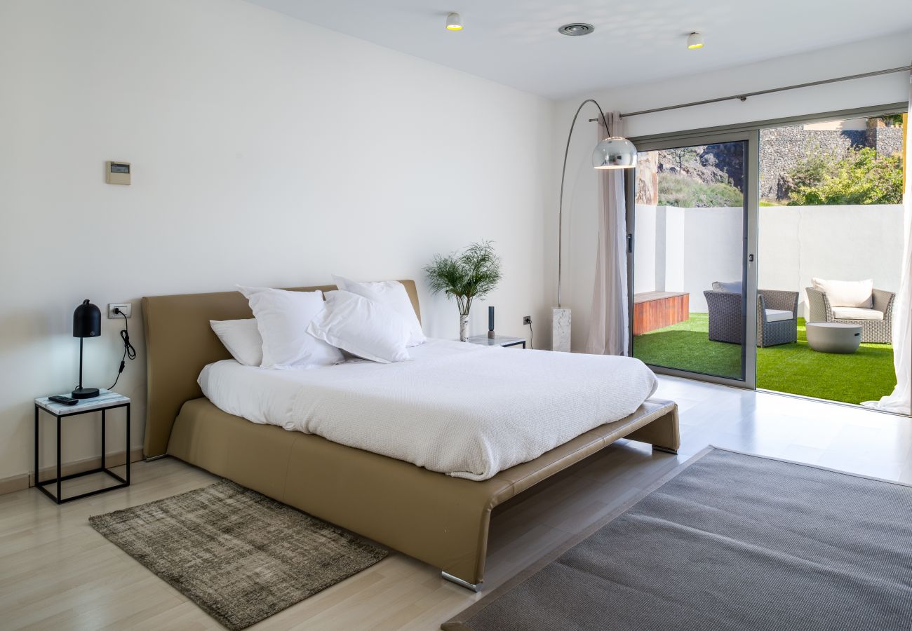 Villa in Santa Cruz de Tenerife - Villa with Sea Views, Pool, Gym, Cinema - HomeForGuest