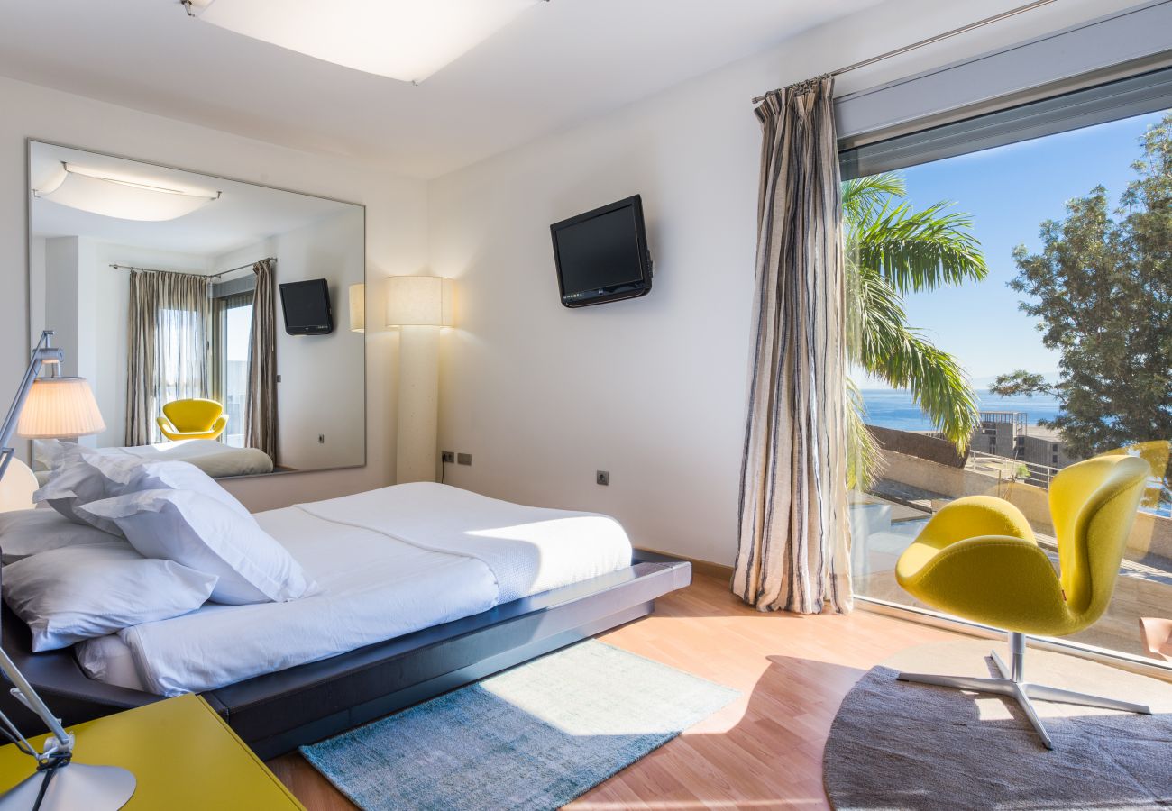 Villa in Santa Cruz de Tenerife - Villa with Sea Views, Pool, Gym, Cinema - HomeForGuest