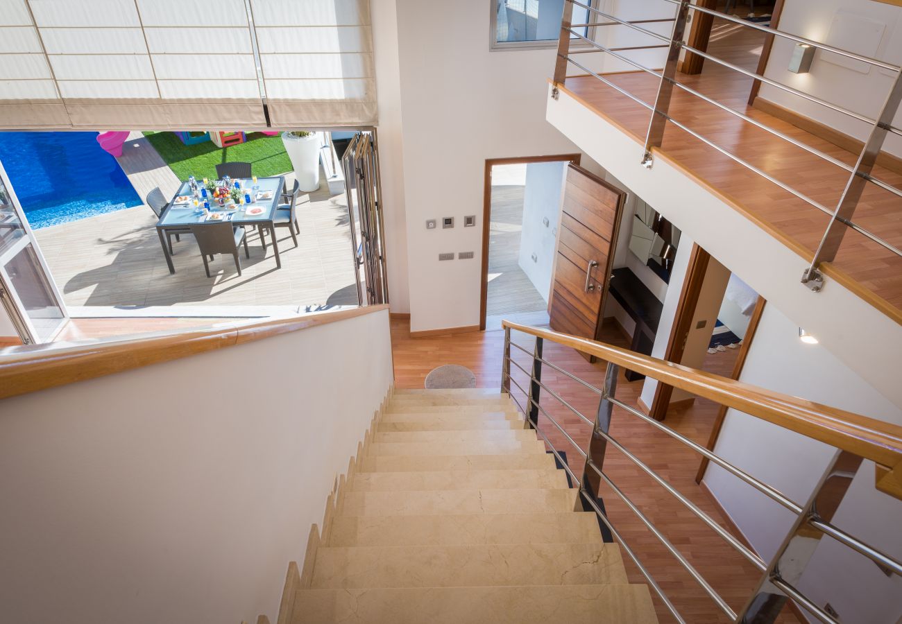 Villa in Santa Cruz de Tenerife - Villa with Sea Views, Pool, Gym, Cinema - HomeForGuest