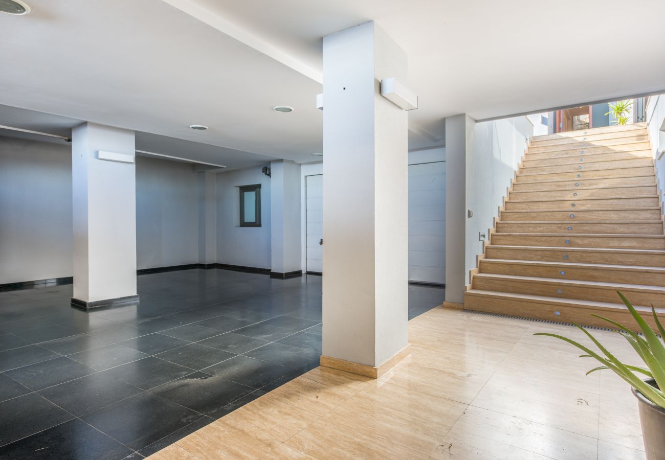 Villa in Santa Cruz de Tenerife - Villa with Sea Views, Pool, Gym, Cinema - HomeForGuest