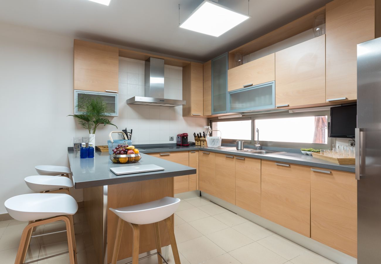Villa in Santa Cruz de Tenerife - Villa with Sea Views, Pool, Gym, Cinema - HomeForGuest
