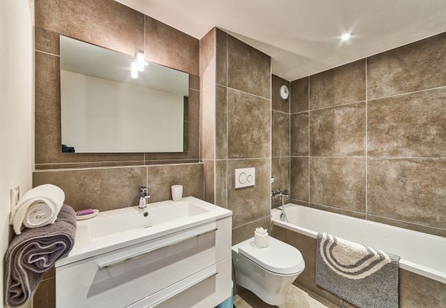 Apartment in Chamonix-Mont-Blanc - Apartment California. Chamonix Holidays. Les Praz, Flegere. Apartment in Chamonix-Mont-Blanc - Apartment California. Chamonix Holidays. Les Praz, Flegere.