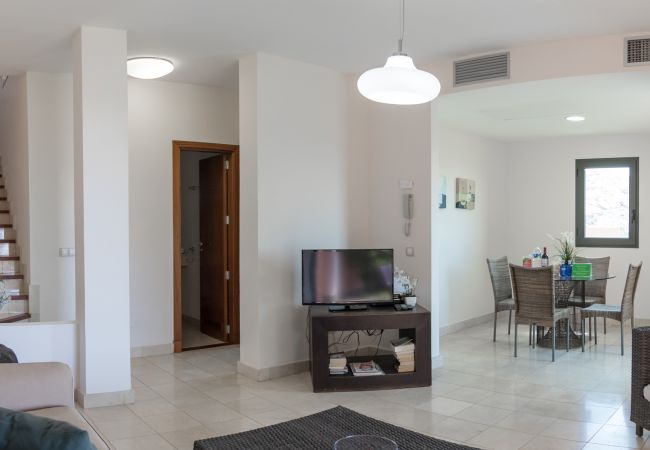 Villa in San Bartolomé de Tirajana - HomeForGuest Salobre Golf Villa, pool, wifi, stunning views Villa in San Bartolomé de Tirajana - HomeForGuest Salobre Golf Villa, pool, wifi, stunning views