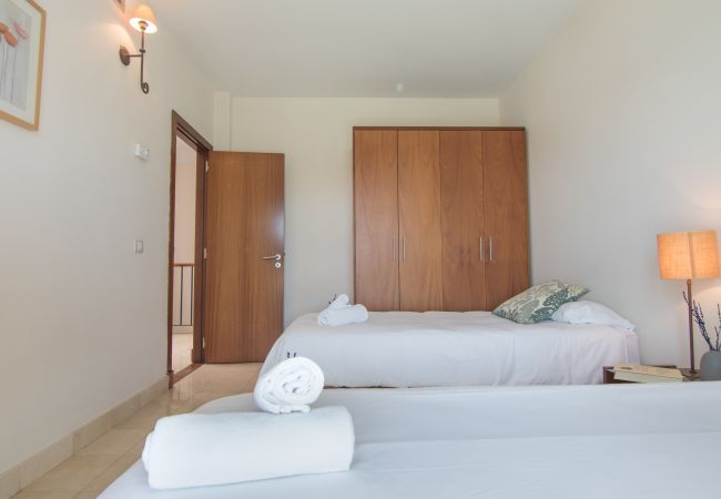 Villa in San Bartolomé de Tirajana - HomeForGuest Salobre Golf Villa, pool, wifi, stunning views Villa in San Bartolomé de Tirajana - HomeForGuest Salobre Golf Villa, pool, wifi, stunning views