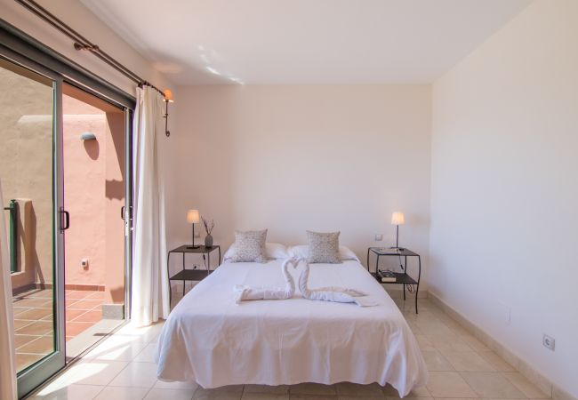 Villa in San Bartolomé de Tirajana - HomeForGuest Salobre Golf Villa, pool, wifi, stunning views Villa in San Bartolomé de Tirajana - HomeForGuest Salobre Golf Villa, pool, wifi, stunning views