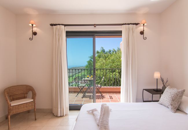 Villa in San Bartolomé de Tirajana - HomeForGuest Salobre Golf Villa, pool, wifi, stunning views Villa in San Bartolomé de Tirajana - HomeForGuest Salobre Golf Villa, pool, wifi, stunning views