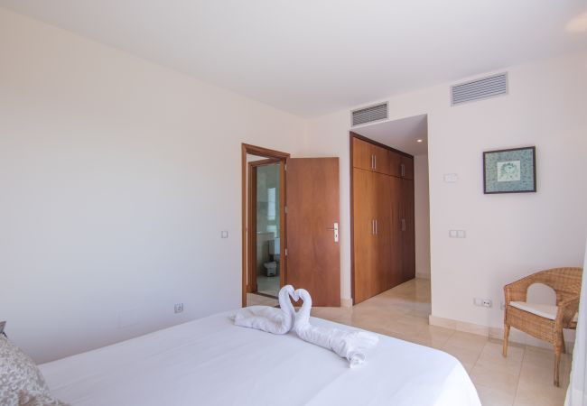 Villa in San Bartolomé de Tirajana - HomeForGuest Salobre Golf Villa, pool, wifi, stunning views Villa in San Bartolomé de Tirajana - HomeForGuest Salobre Golf Villa, pool, wifi, stunning views