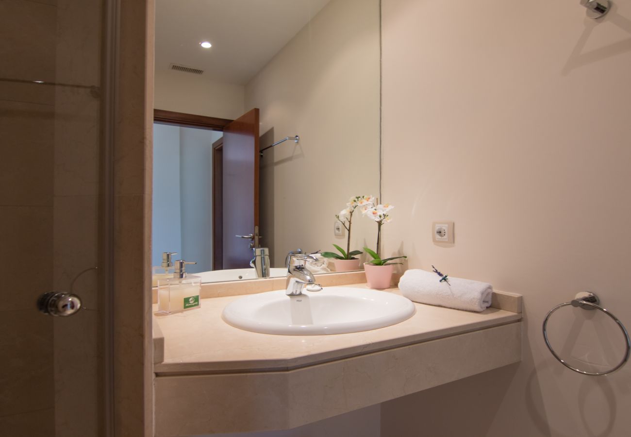 Villa in San Bartolomé de Tirajana - HomeForGuest Salobre Golf Villa, pool, wifi, stunning views
