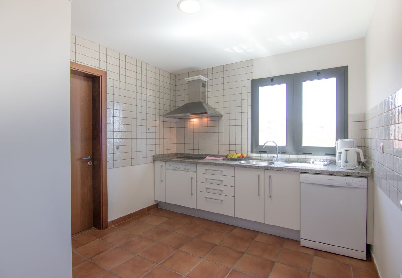 Villa in San Bartolomé de Tirajana - HomeForGuest Salobre Golf Villa, pool, wifi, stunning views