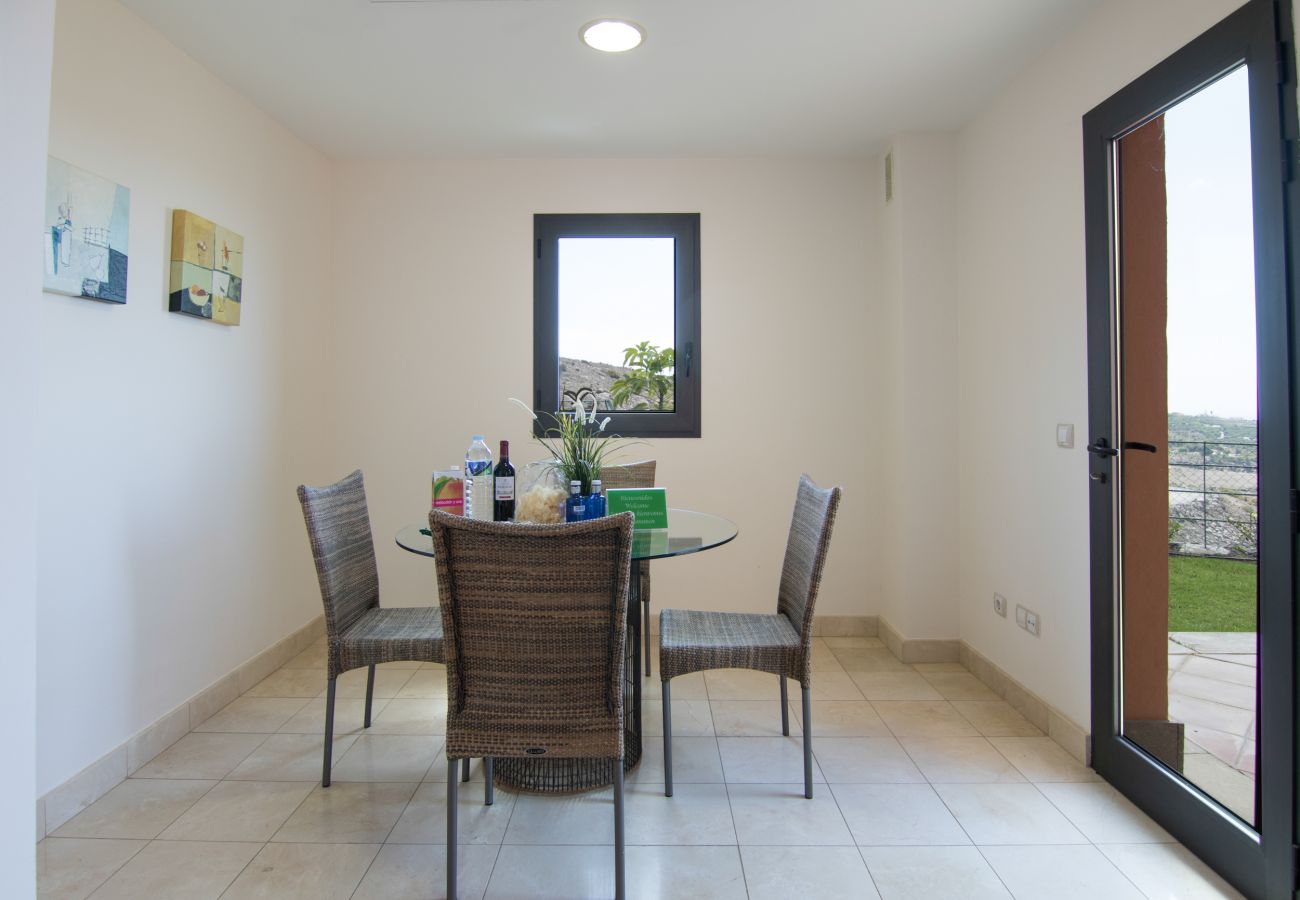 Villa in San Bartolomé de Tirajana - HomeForGuest Salobre Golf Villa, pool, wifi, stunning views