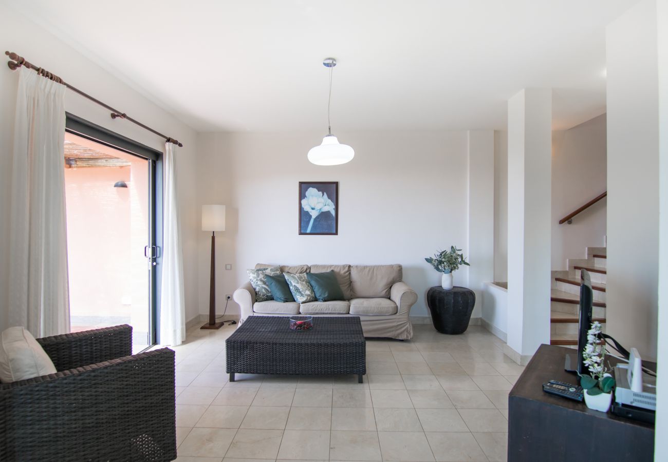 Villa in San Bartolomé de Tirajana - HomeForGuest Salobre Golf Villa, pool, wifi, stunning views