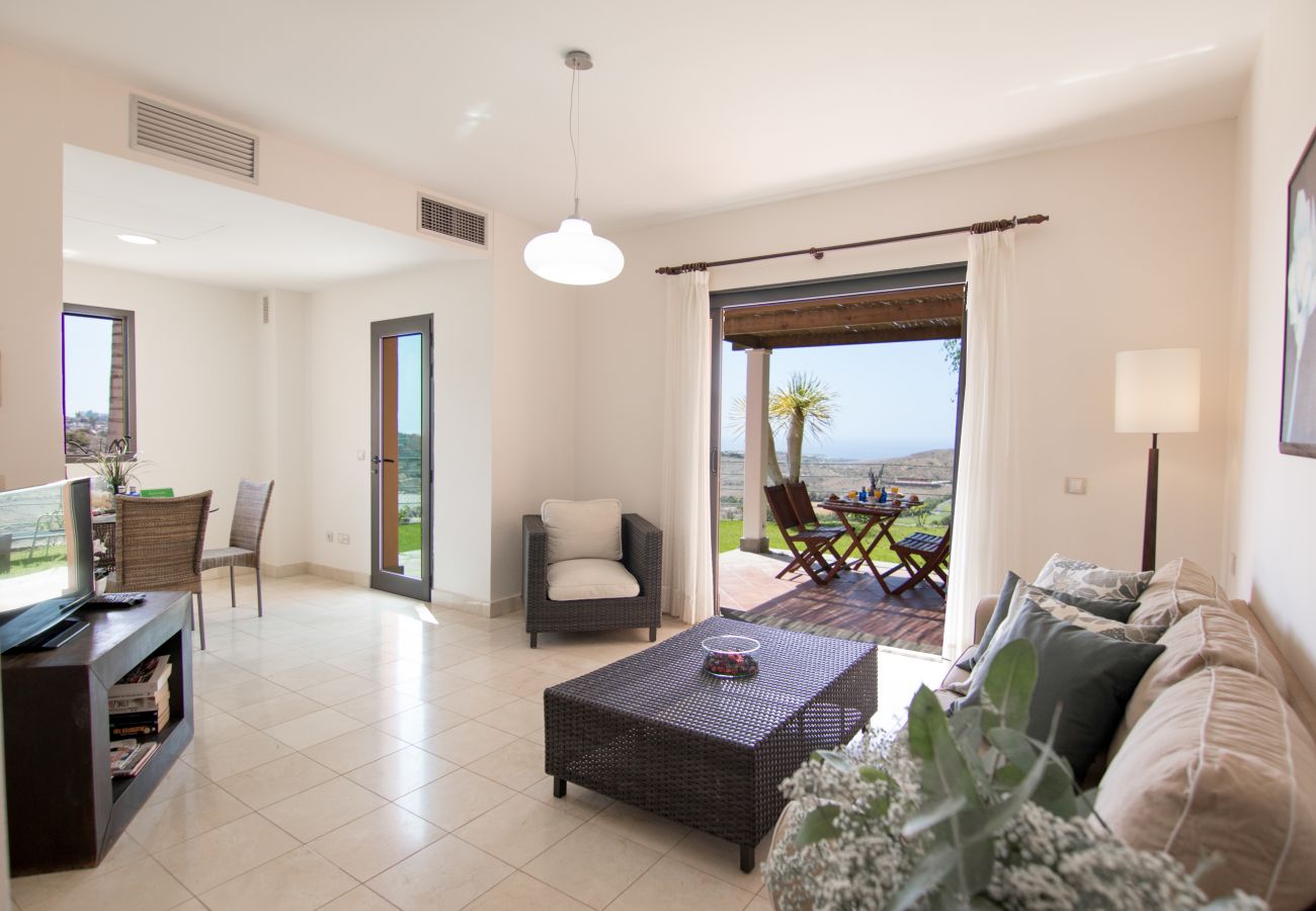 Villa in San Bartolomé de Tirajana - HomeForGuest Salobre Golf Villa, pool, wifi, stunning views