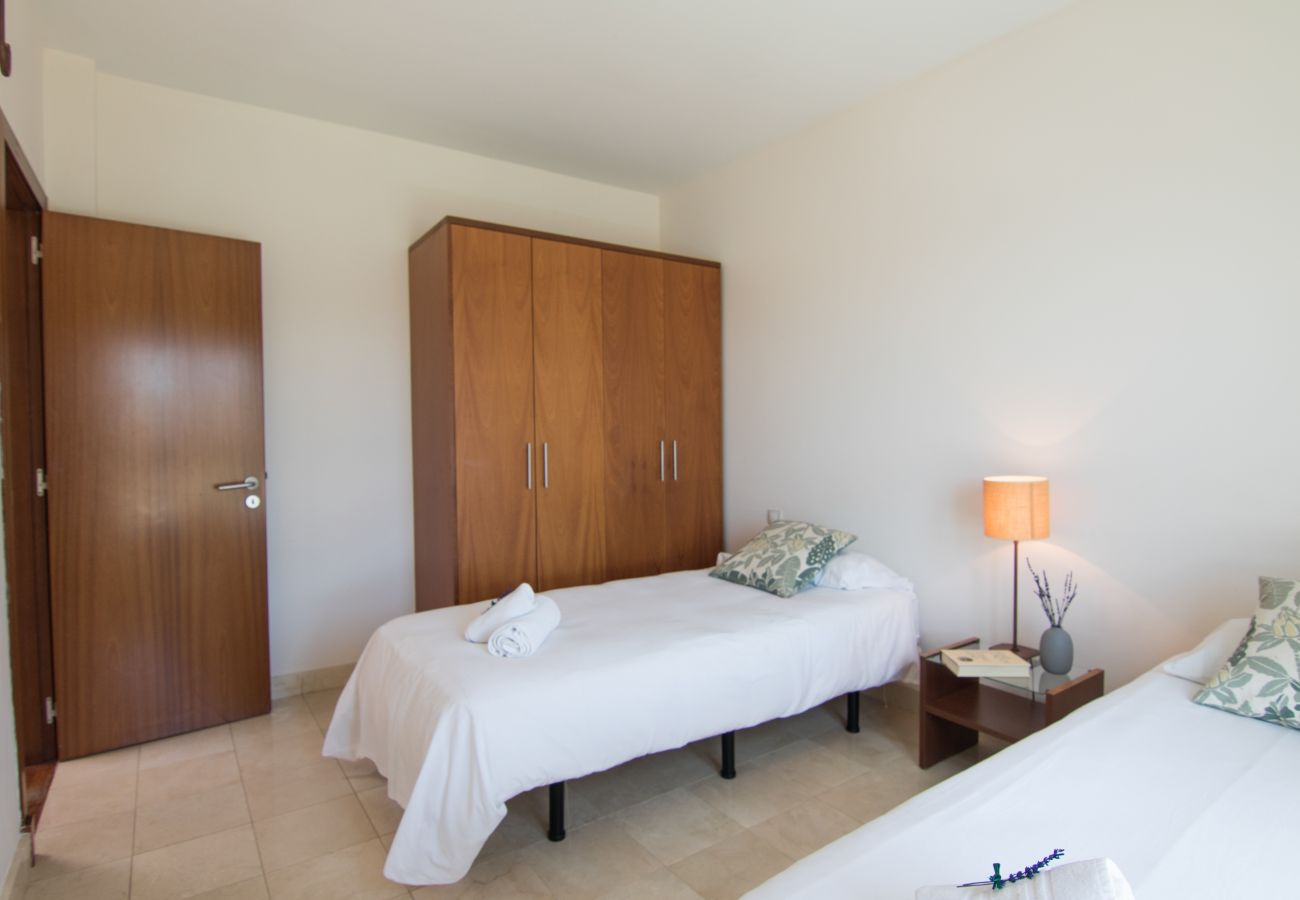 Villa in San Bartolomé de Tirajana - HomeForGuest Salobre Golf Villa, pool, wifi, stunning views
